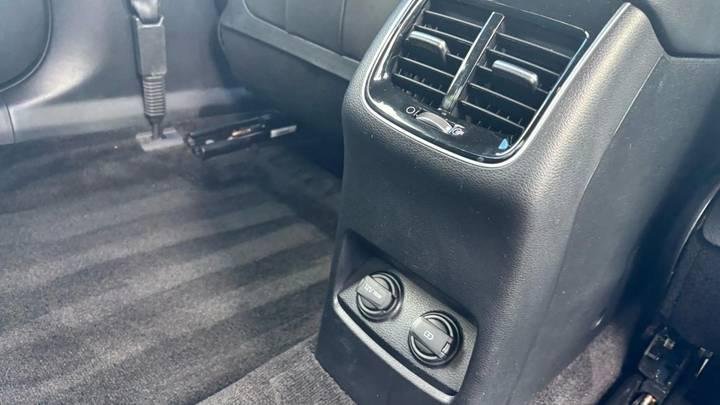 
								2018 Kia Cadenza full									