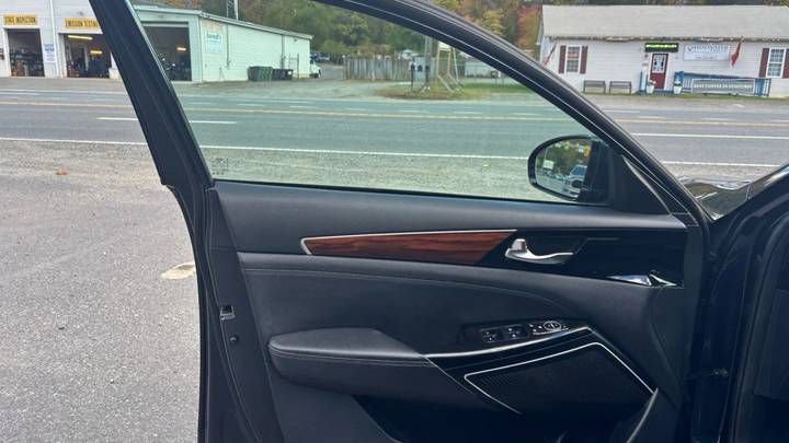 
								2018 Kia Cadenza full									