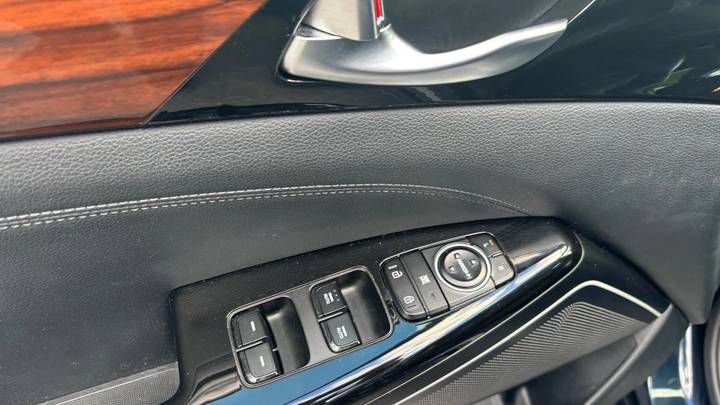 
								2018 Kia Cadenza full									