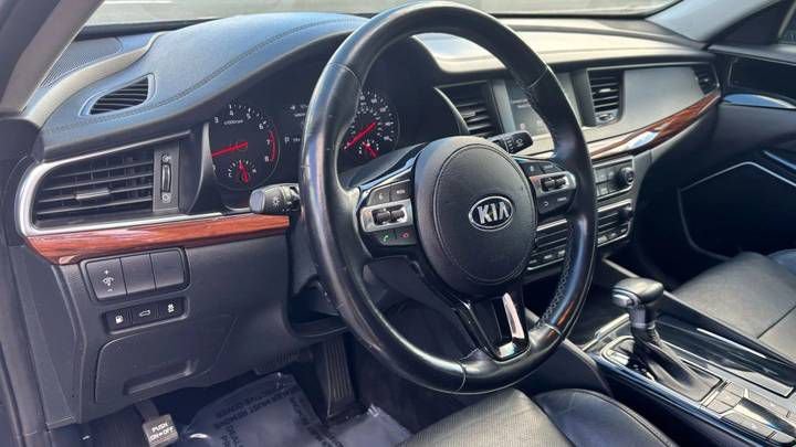 
								2018 Kia Cadenza full									