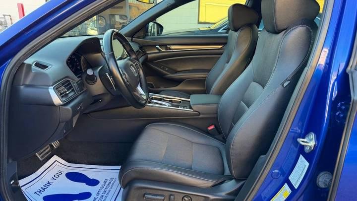 
								2020 Honda Accord full									