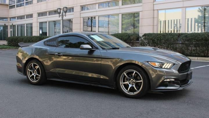 
								2016 Ford Mustang full									